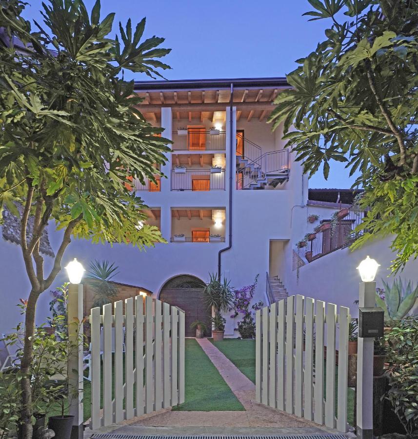 Apartments Villa Bougainville 산펠리체델바나코 외부 사진