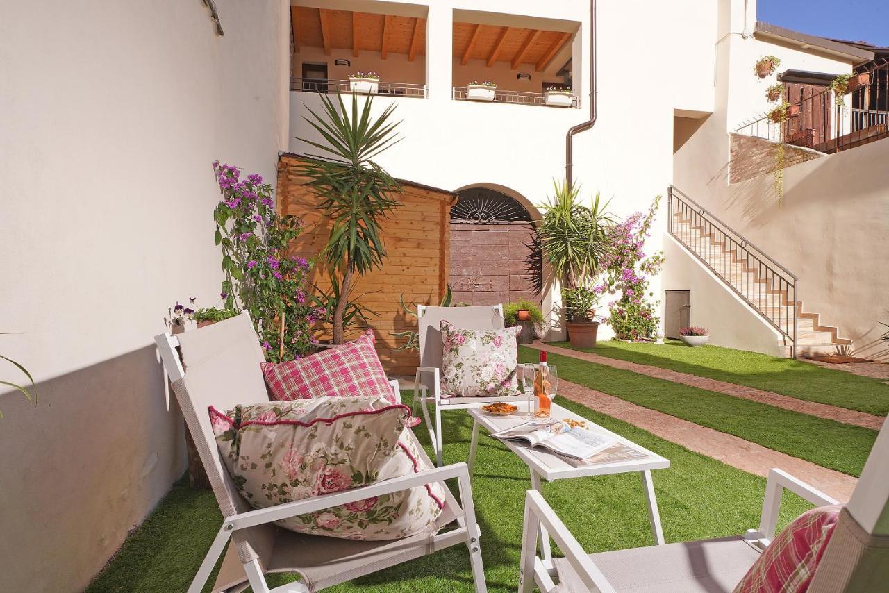 Apartments Villa Bougainville 산펠리체델바나코 외부 사진