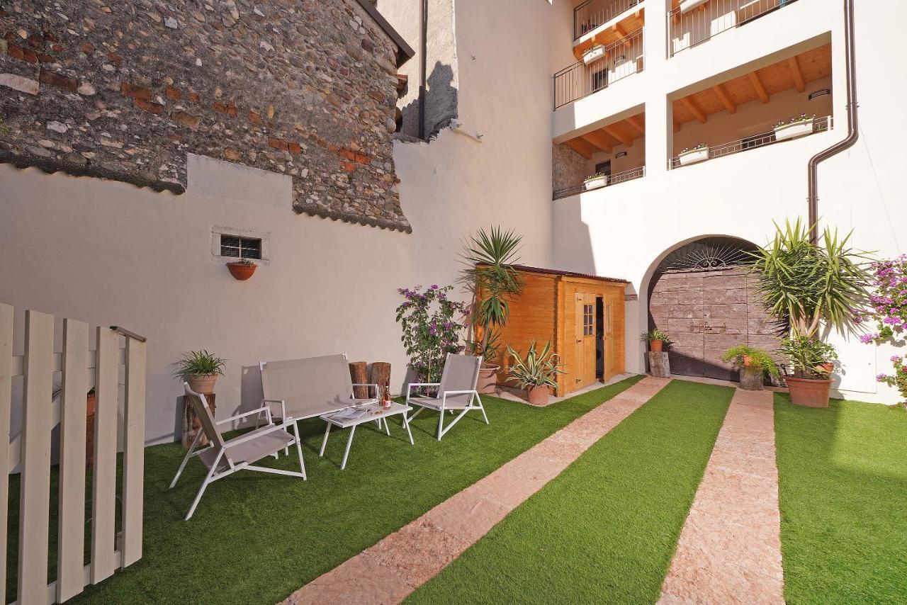Apartments Villa Bougainville 산펠리체델바나코 외부 사진
